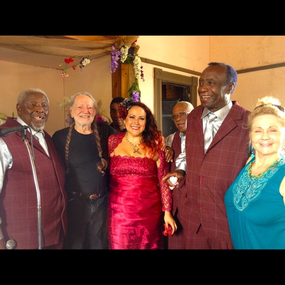 Meet your Posher, Julia - Picture 3 of 8